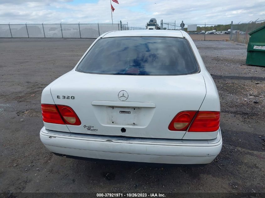 1998 Mercedes-Benz E-Class VIN: WDBJF65F4WA531402 Lot: 37921971