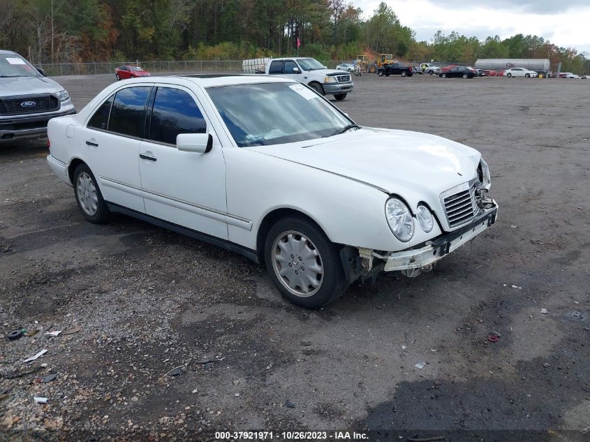 1998 Mercedes-Benz E-Class VIN: WDBJF65F4WA531402 Lot: 37921971