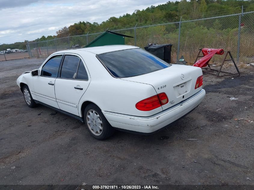 1998 Mercedes-Benz E-Class VIN: WDBJF65F4WA531402 Lot: 37921971