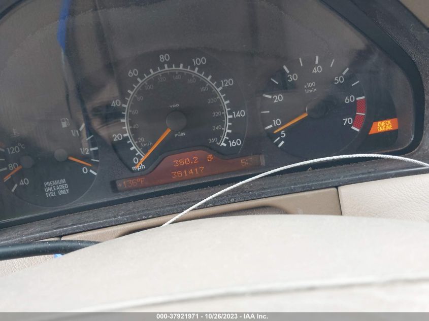 1998 Mercedes-Benz E-Class VIN: WDBJF65F4WA531402 Lot: 37921971