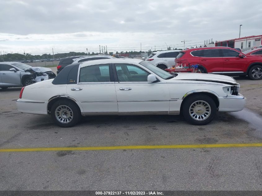 2002 Lincoln Town Car Cartier VIN: 1LNHM83W52Y653008 Lot: 37922137