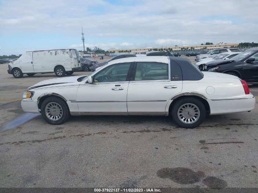 2002 Lincoln Town Car Cartier VIN: 1LNHM83W52Y653008 Lot: 37922137