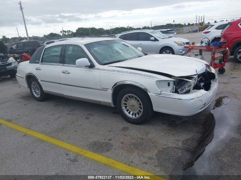 2002 Lincoln Town Car Cartier VIN: 1LNHM83W52Y653008 Lot: 37922137