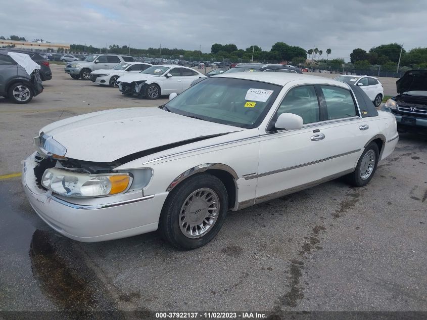 2002 Lincoln Town Car Cartier VIN: 1LNHM83W52Y653008 Lot: 37922137