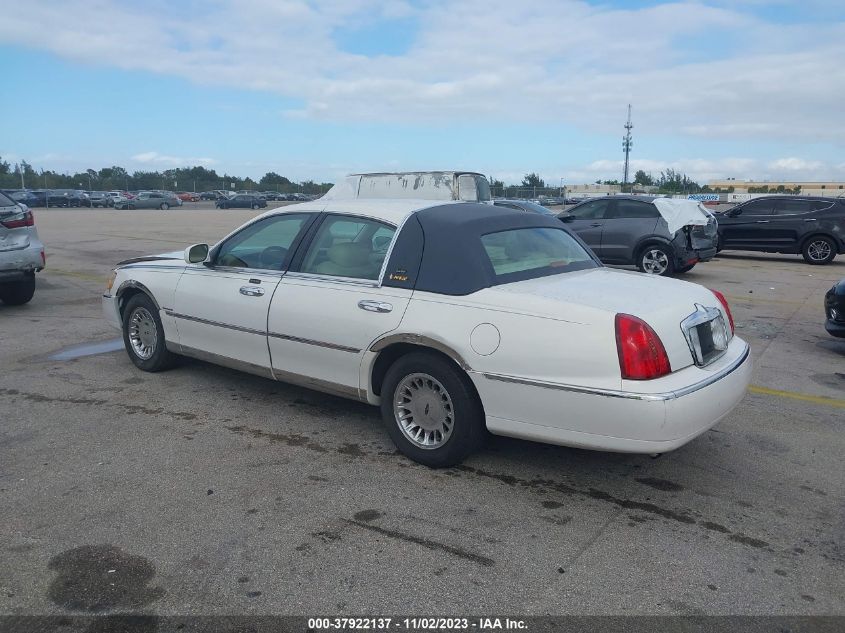 2002 Lincoln Town Car Cartier VIN: 1LNHM83W52Y653008 Lot: 37922137