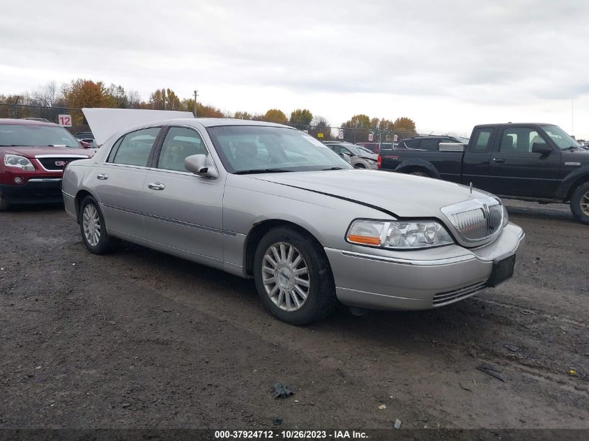 2004 Lincoln Town Car Ultimate VIN: 1LNHM83W94Y631371 Lot: 37924712