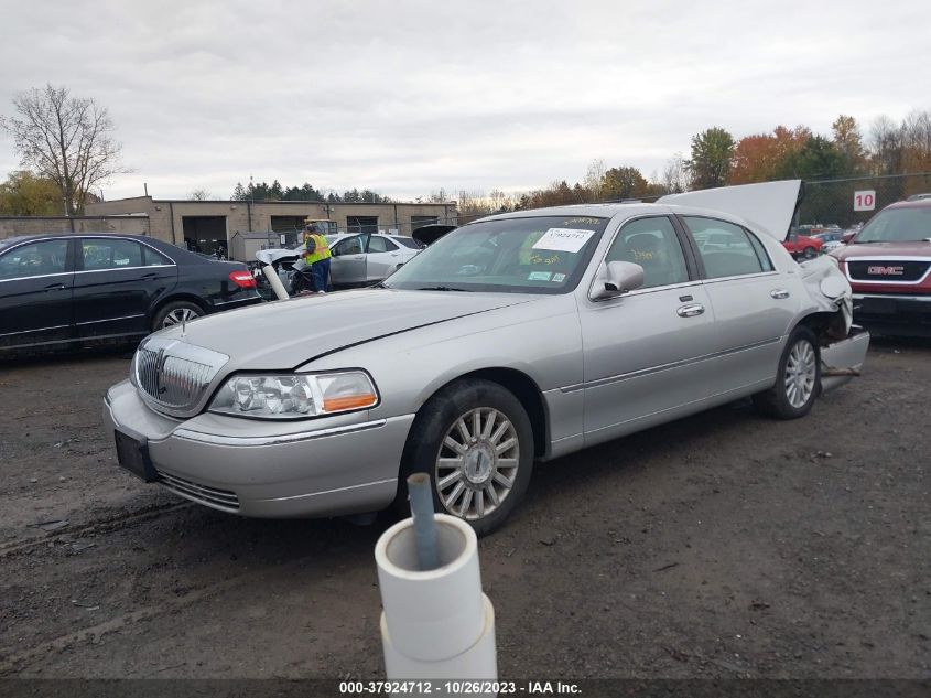 2004 Lincoln Town Car Ultimate VIN: 1LNHM83W94Y631371 Lot: 37924712