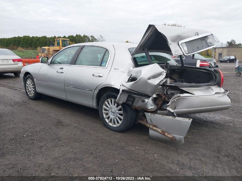 2004 Lincoln Town Car Ultimate VIN: 1LNHM83W94Y631371 Lot: 37924712