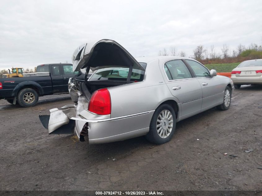 2004 Lincoln Town Car Ultimate VIN: 1LNHM83W94Y631371 Lot: 37924712