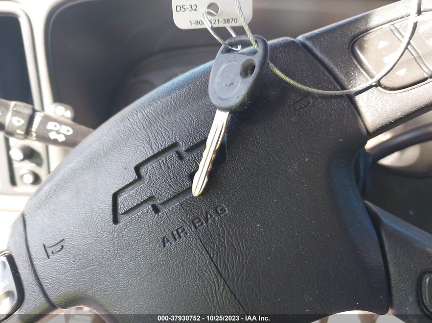 2005 Chevrolet Tahoe Ls VIN: 1GNEC13T45J106999 Lot: 37930752