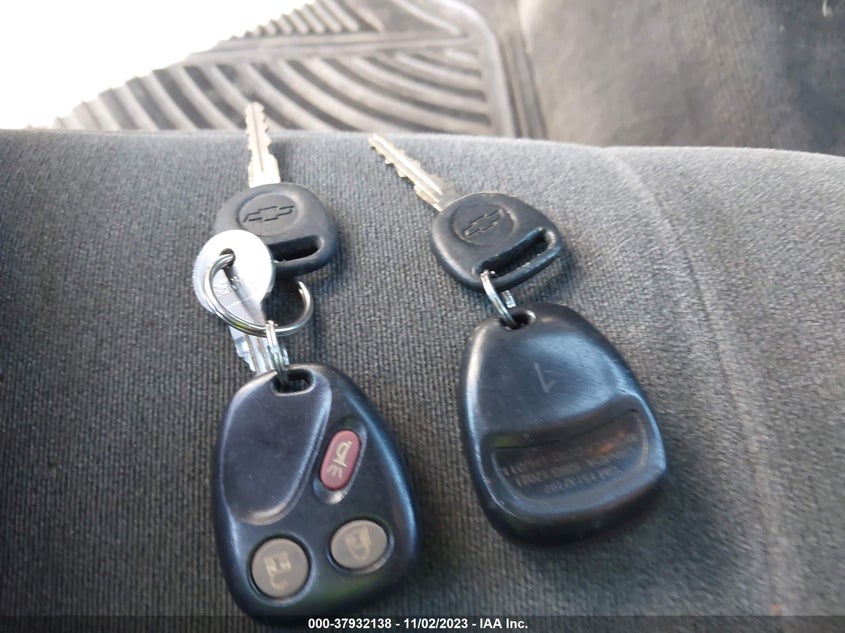 2005 Chevrolet Silverado 1500 Z71 VIN: 2GCEK13T151121305 Lot: 37932138