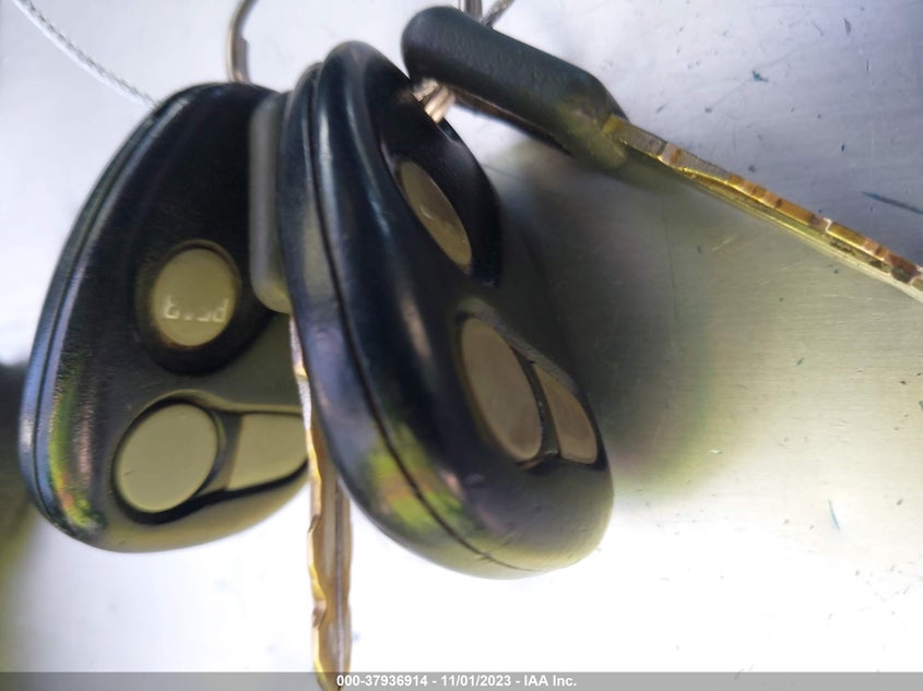 1999 Chevrolet Tahoe Z71 VIN: 1GNEK13R6XR134766 Lot: 37936914