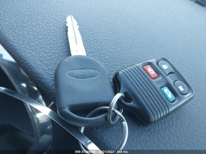 2005 Ford Mustang Deluxe/Premium VIN: 1ZVFT84N355258493 Lot: 37945645