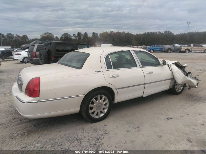 2007 Lincoln Town Car Signature Limited VIN: 1LNHM82W77Y631827 Lot: 37946640