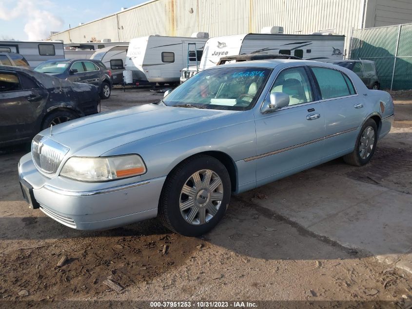 2005 Lincoln Town Car Signature Limited VIN: 1LNHM82WX5Y652846 Lot: 37951253