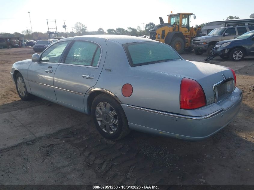 2005 Lincoln Town Car Signature Limited VIN: 1LNHM82WX5Y652846 Lot: 37951253