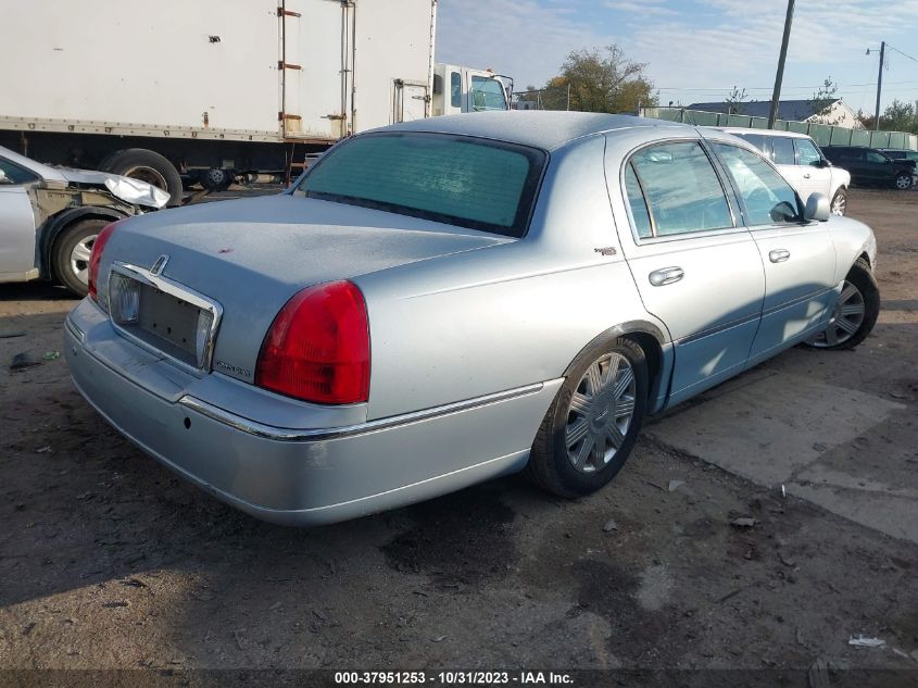 2005 Lincoln Town Car Signature Limited VIN: 1LNHM82WX5Y652846 Lot: 37951253