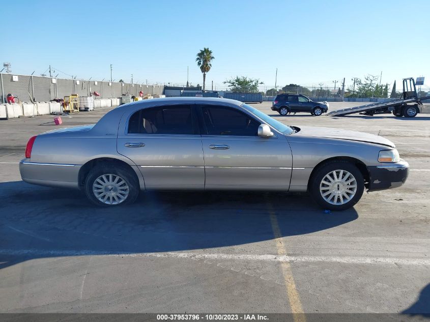 2003 Lincoln Town Car Signature VIN: 1LNHM82W93Y703492 Lot: 37953796