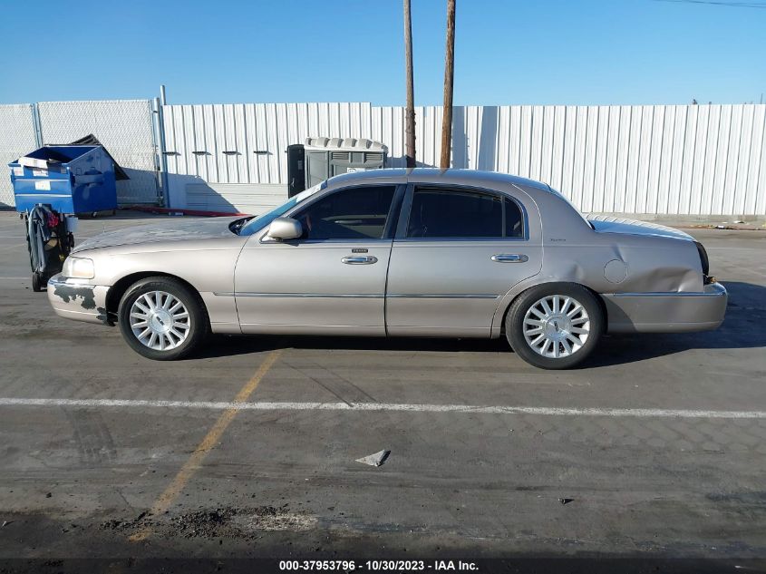 2003 Lincoln Town Car Signature VIN: 1LNHM82W93Y703492 Lot: 37953796