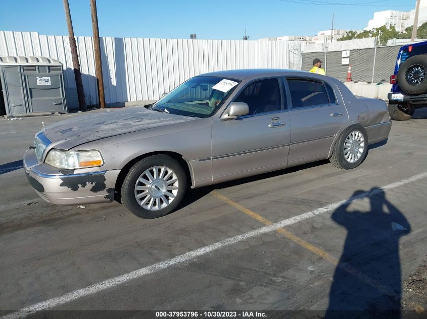 2003 Lincoln Town Car Signature VIN: 1LNHM82W93Y703492 Lot: 37953796