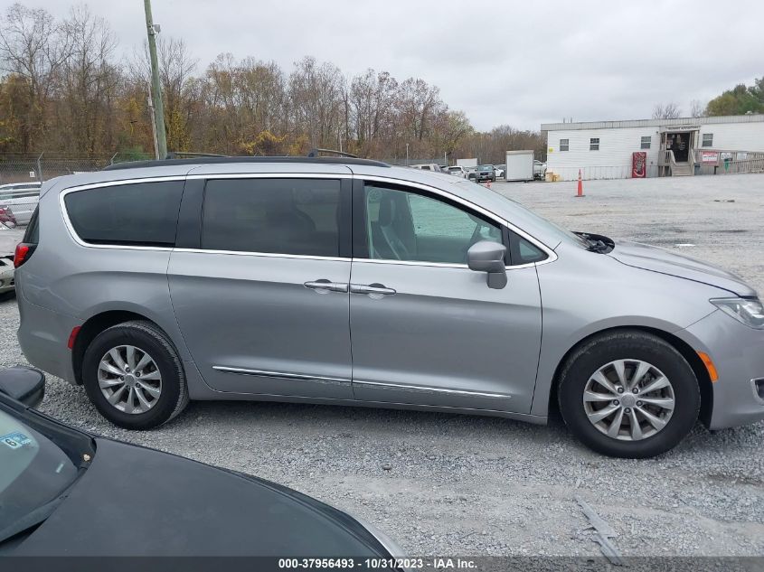 2017 Chrysler Pacifica Touring-L VIN: 2C4RC1BG8HR526568 Lot: 37956493