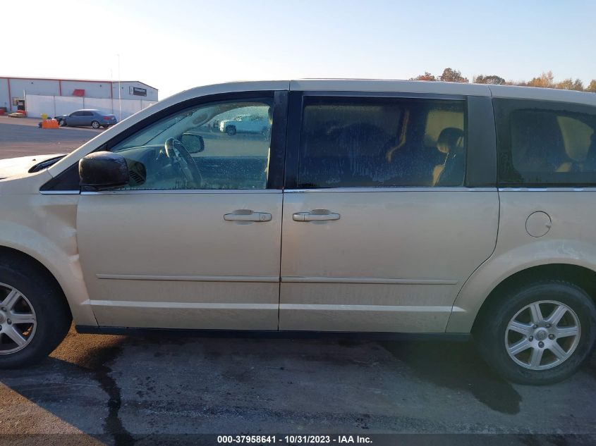 2010 Chrysler Town & Country Lx VIN: 2A4RR2D11AR423649 Lot: 37958641