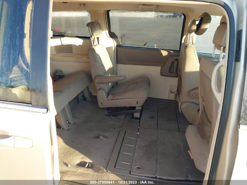 2010 Chrysler Town & Country Lx VIN: 2A4RR2D11AR423649 Lot: 37958641