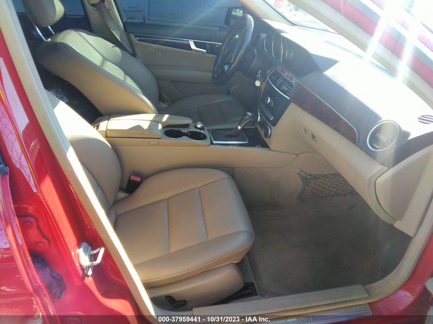 2014 MERCEDES-BENZ C 250 SPORT/LUXURY - WDDGF4HB2EA961068