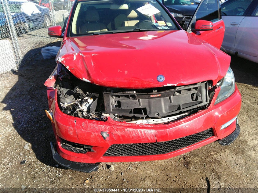 2014 MERCEDES-BENZ C 250 SPORT/LUXURY - WDDGF4HB2EA961068