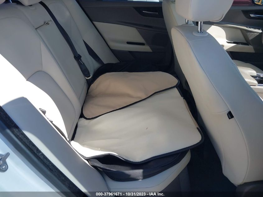 2017 Jaguar Xe 25T Premium VIN: SAJAD4BG0HA975146 Lot: 37961671