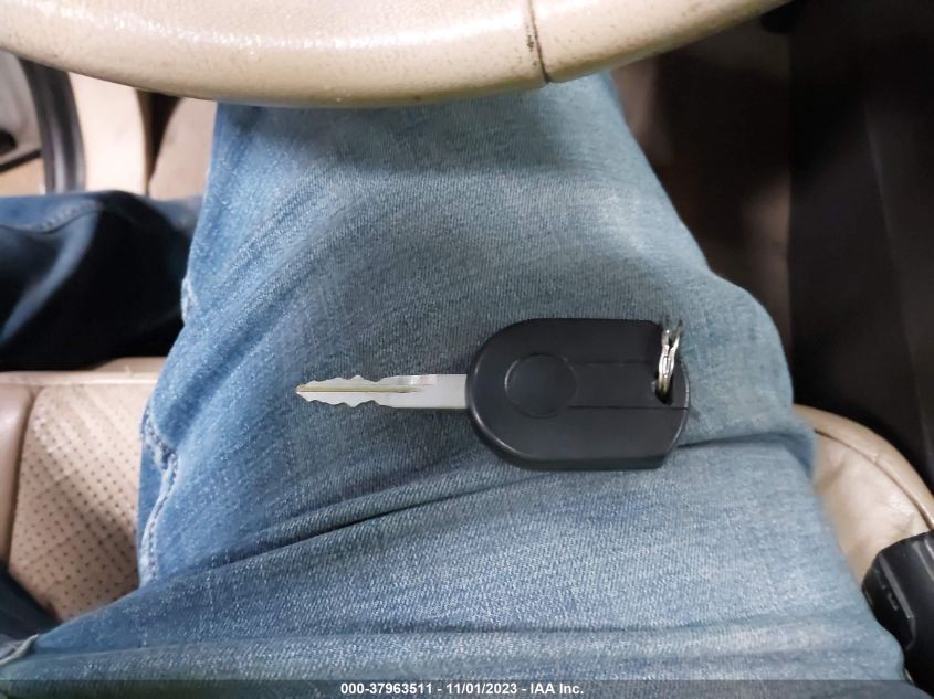 2011 Ford Expedition Xlt VIN: 1FMJU1H51BEF20725 Lot: 37963511