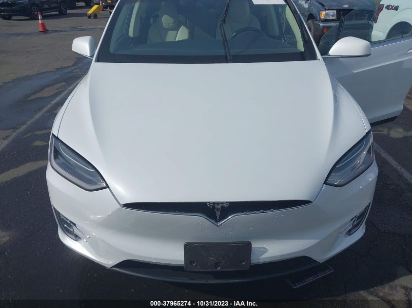 2018 Tesla Model X 75D/100D/P100D VIN: 5YJXCAE2XJF116685 Lot: 37965274