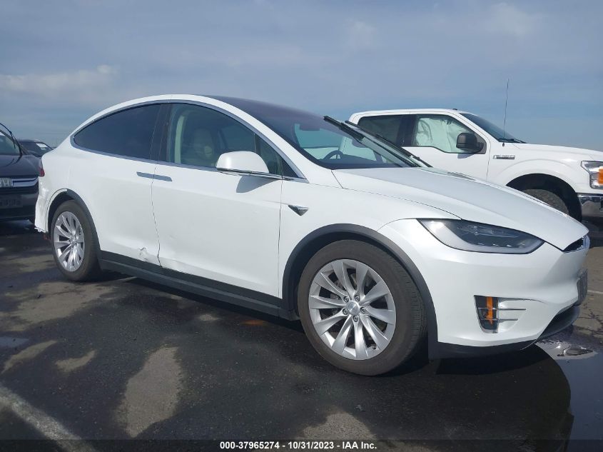 2018 Tesla Model X 75D/100D/P100D VIN: 5YJXCAE2XJF116685 Lot: 37965274