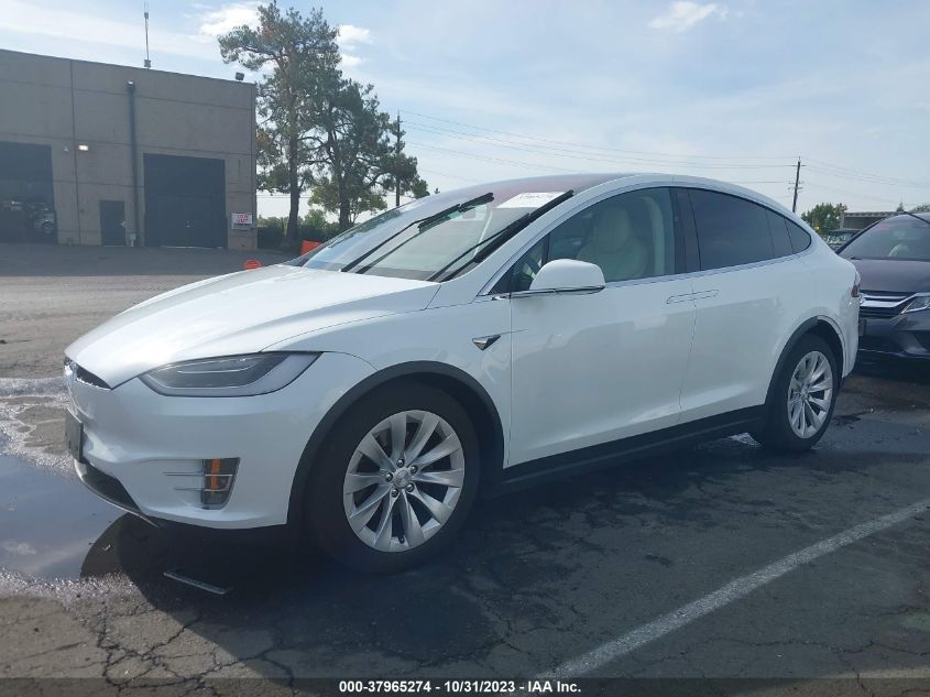 2018 Tesla Model X 75D/100D/P100D VIN: 5YJXCAE2XJF116685 Lot: 37965274