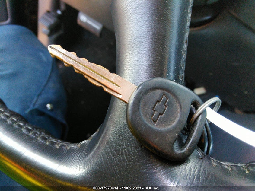 2002 Chevrolet Silverado 1500 Lt VIN: 2GCEK19T421406339 Lot: 37970434