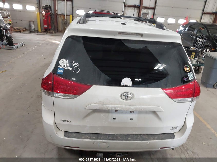 2011 Toyota Sienna Limited/Xle VIN: 5TDDK3DCXBS023920 Lot: 37971036