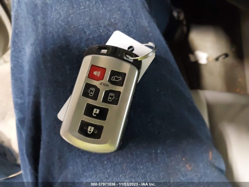 2011 Toyota Sienna Limited/Xle VIN: 5TDDK3DCXBS023920 Lot: 37971036