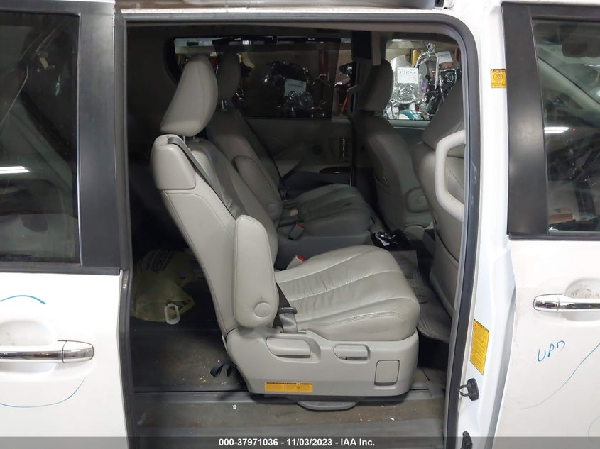 2011 Toyota Sienna Limited/Xle VIN: 5TDDK3DCXBS023920 Lot: 37971036