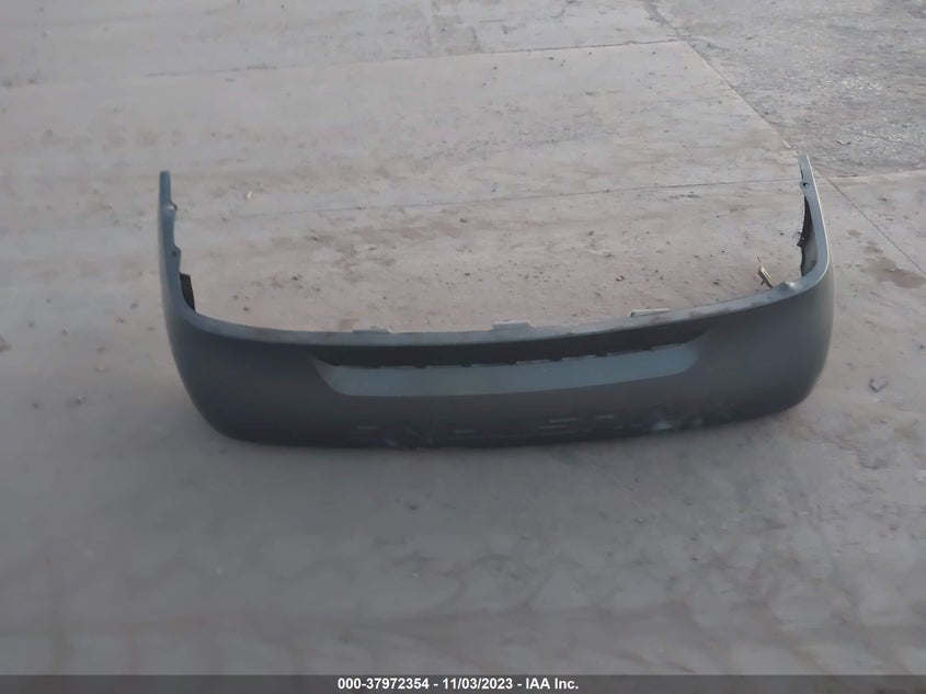 2004 Ford Mustang Standard/Deluxe/Premium VIN: 1FAFP40644F221465 Lot: 37972354