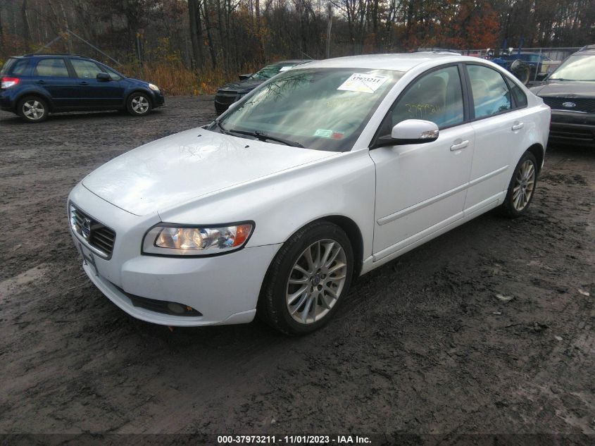 2011 Volvo S40 T5/T5 R-Design VIN: YV1672MS2B2545261 Lot: 37973211