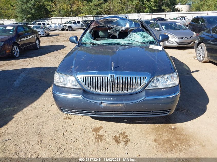 2005 Lincoln Town Car Signature VIN: 1LNHM81W05Y615614 Lot: 37973249