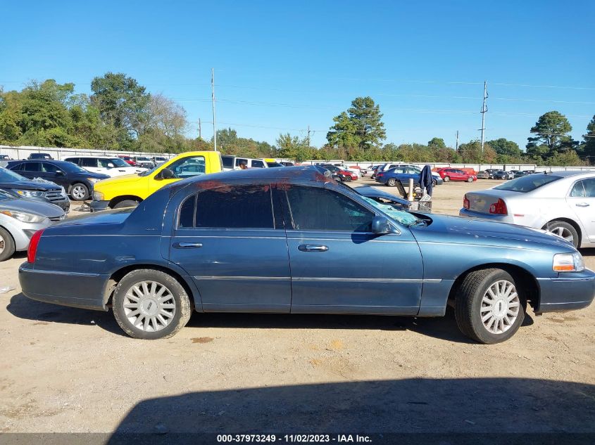 2005 Lincoln Town Car Signature VIN: 1LNHM81W05Y615614 Lot: 37973249