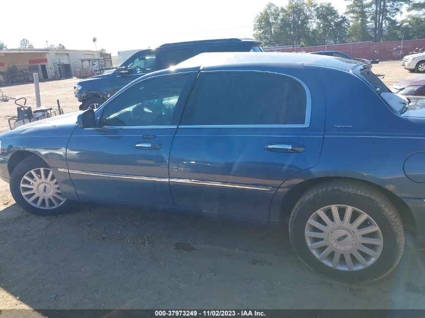 2005 Lincoln Town Car Signature VIN: 1LNHM81W05Y615614 Lot: 37973249