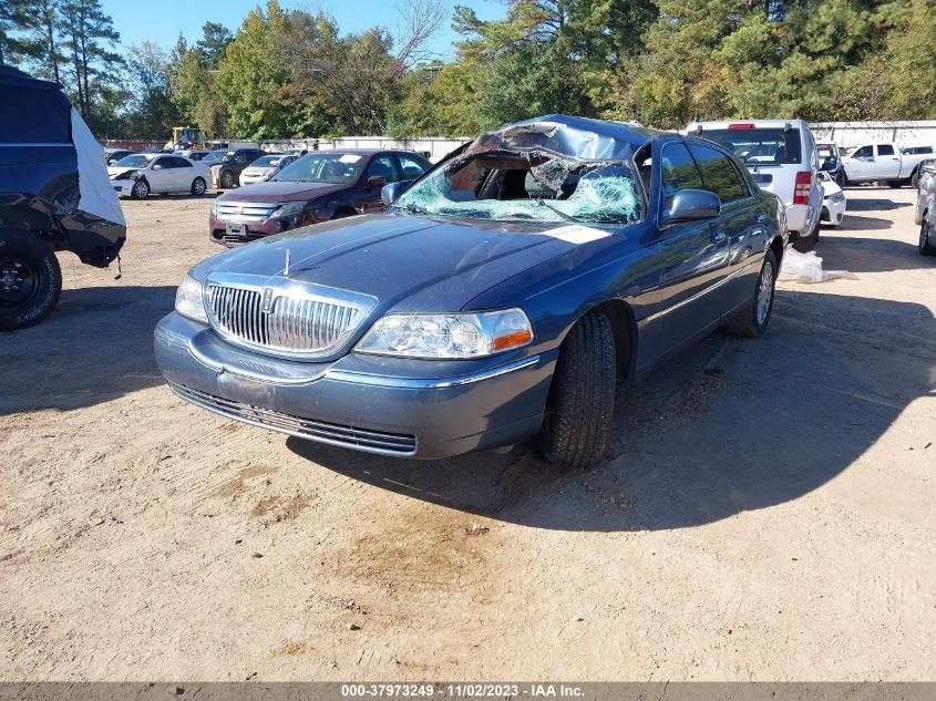 2005 Lincoln Town Car Signature VIN: 1LNHM81W05Y615614 Lot: 37973249