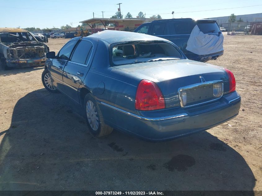 2005 Lincoln Town Car Signature VIN: 1LNHM81W05Y615614 Lot: 37973249