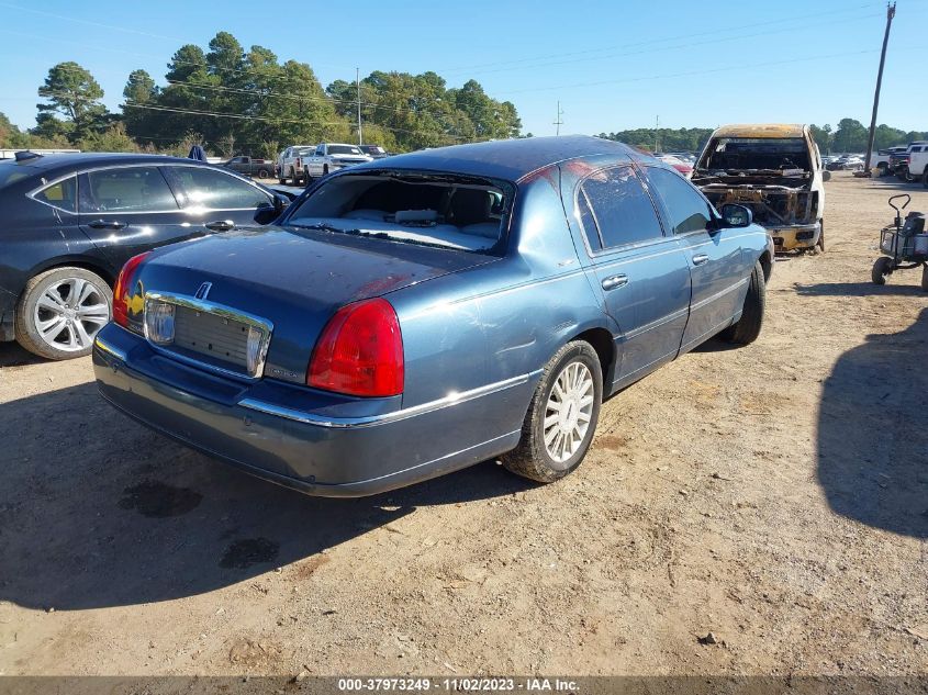 2005 Lincoln Town Car Signature VIN: 1LNHM81W05Y615614 Lot: 37973249