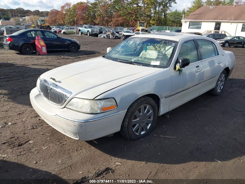 2005 Lincoln Town Car Signature Limited VIN: 1LNHM82W45Y631488 Lot: 37974411