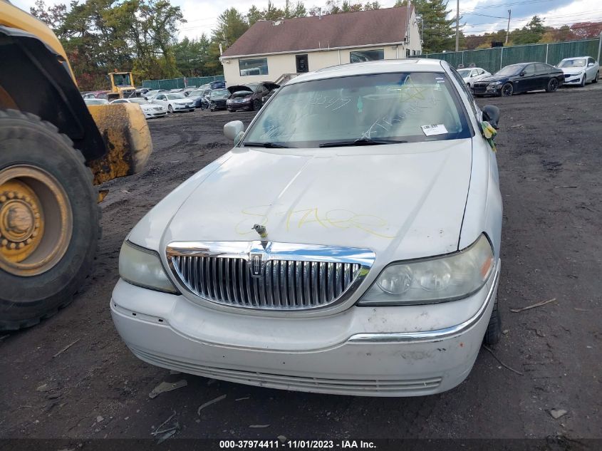 2005 Lincoln Town Car Signature Limited VIN: 1LNHM82W45Y631488 Lot: 37974411