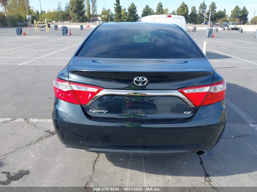 2015 Toyota Camry Se VIN: 4T1BF1FK7FU964310 Lot: 37975034