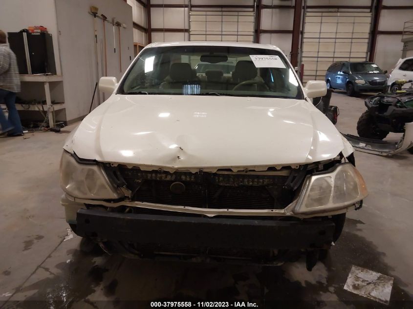 2000 Toyota Avalon Xl/Xls VIN: 4T1BF28B3YU045409 Lot: 37975558